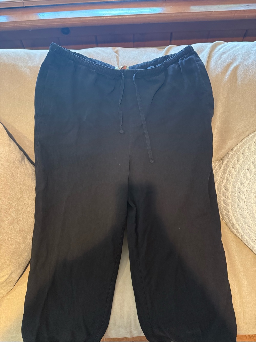 Tommy Bahama women’s size medium Black Drawstring Casual Pants